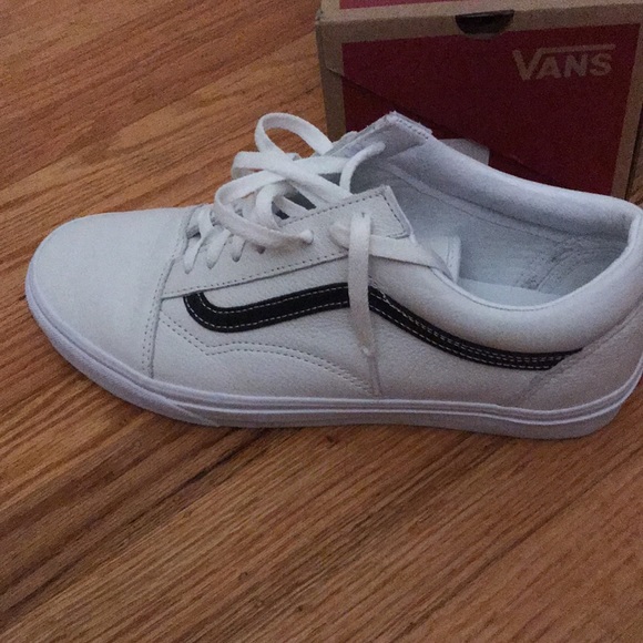 White Vans Old Skool with Black Stripe - Picture 4 of 5